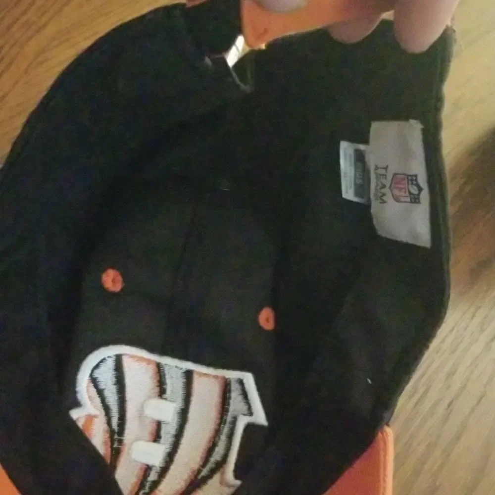 🤠Like New NFL Team Apparel Cincinnati Bengals Kids Velcro Adjustable Cap